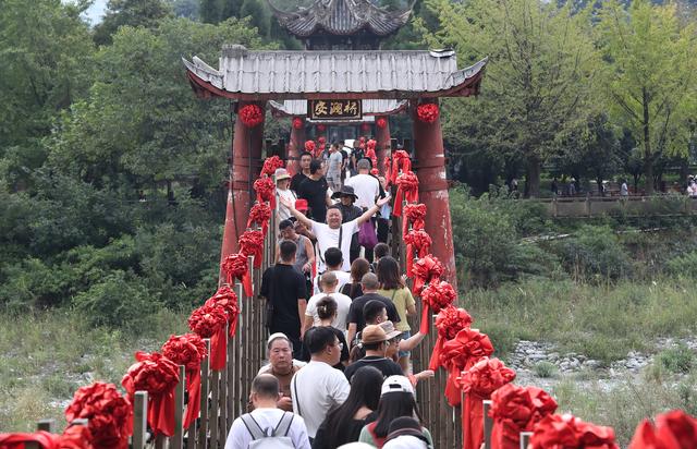 中秋旅游领跑年内小长假，年轻人县城“追月”带动多地文旅订单翻倍  第2张